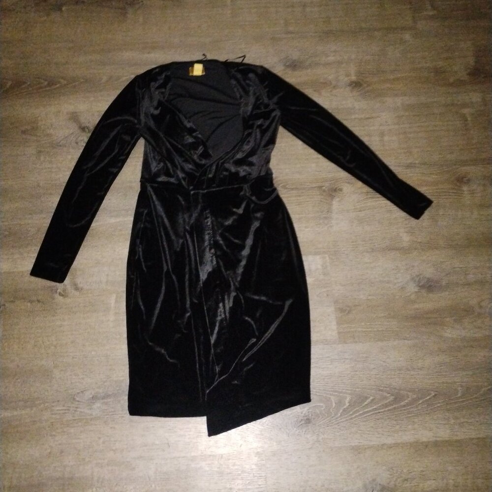 Title: H&M Black Velvet Long Sleeve Wrap Mini Dress - Gold Label - Size 8